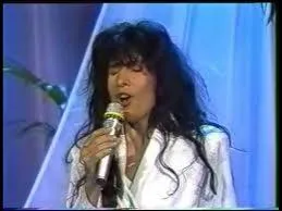 Qui chantait, dans les ann�es 70,  Le jour se l�ve sur ma peine, alors le monde entier fait l'amour  ?