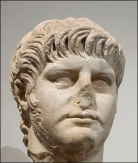 Quel empereur est reprsent par cette sculpture ?