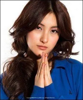 Comment s'appelle la leader ?