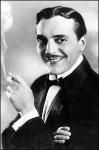 Ralisateur et acteur franais du burlesque. Il a influenc la cration du personnage de Charlot. Il joua dans 'Sept ans de malheur', 'L'troit Mousquetaire'.