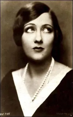 Star du cinma muet. Son premier rle important est dans 'Aprs la pluie, le beau temps'. Avec l'arrive du parlant, sa carrire dcline. Elle renoue avec le succs en 1950.