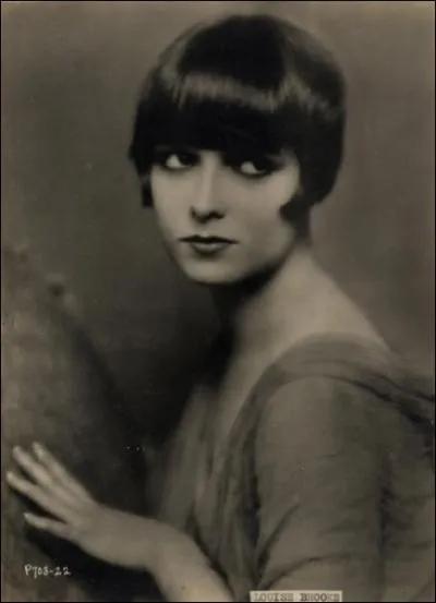 Actrice amricaine connue pour avoir jou dans 'Loulou' ( 1929 ), 'Le Journal d'une fille perdue' ( 1929 ), 'Prix de beaut' ( 1930 ). Est reconnaissable  sa fameuse coupe courte.