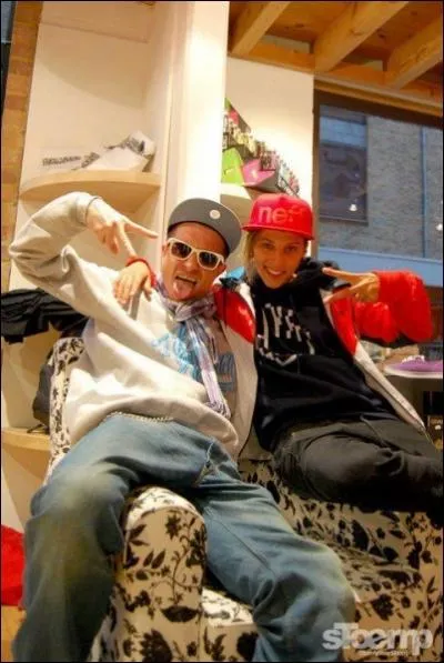 Qui n'a pas particip  l'album  L'Habit Ne Fait Pas L'AB  de l'AB7 ?