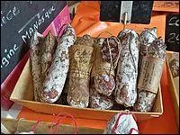 Avec quoi sont fabriqus les  saucissons d'Arles  ?