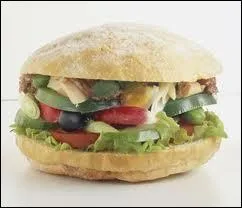 Quel est ce sandwich niois compos de salade et de crudits ?