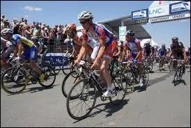 Ce cycliste est connu pour tre trs bon contre la montre mais il avait gagn aussi le titre de champion de France sur route en 2011; c'est donc ...