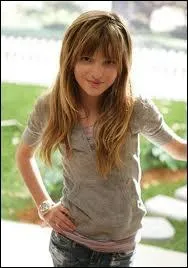 Dans quelle srie joue-t-elle ?