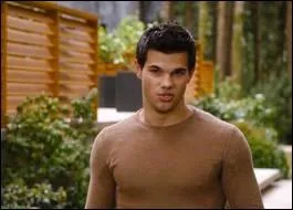 Que dit Jacob  Bella en l'a voyant ?