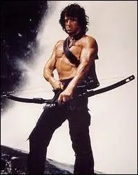 Et nous finissons avec cette scne o John Rambo tire des flches...