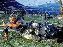Vous souvenez-vous de cette scne o Steve McQueen finit dans les barbels avec sa moto ?