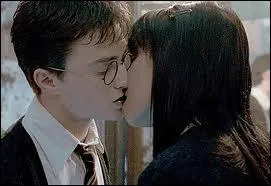 Dans quel tome Harry embrasse-t-il une fille ?