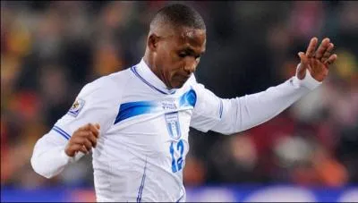 Prsent  la Coupe du monde 2010 avec le Honduras, j'ai jou  l'AS Monaco, je suis . .