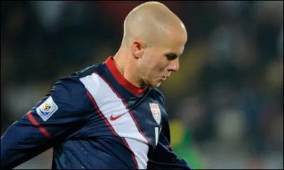 Joueur amricain, dont mon papa tait le slectionneur des USA pour cette Coupe du monde 2010, je suis . .