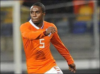 Rentr en cours des prolongations de la finale de la Coupe du monde 2010 contre l'Espagne, j'ai remport la Bundesliga avec le B. Munich en 2010, je suis . .