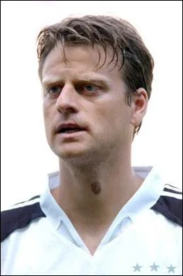 Footballeur allemand, j'ai jou notamment au Paris SG, je suis . .