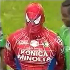 Gardien de but franais n  Valenciennes, je suis . .