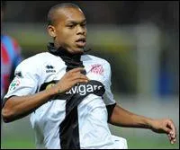 N en France en 1988, j'ai dj jou  l'Inter Milan,  la Sampdoria Gnes,  Parme,  Modena, au Chievo Verone, je suis . .