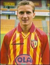 Vainqueur de la C1 avec Liverpool, j'ai galement jou au RC Lens et  Bordeaux, je suis ...