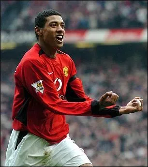 Titulaire en finale de la Coupe du monde 2002 contre l'Allemagne, j'ai notamment jou  Manchester United et au Besiktas, je suis ...