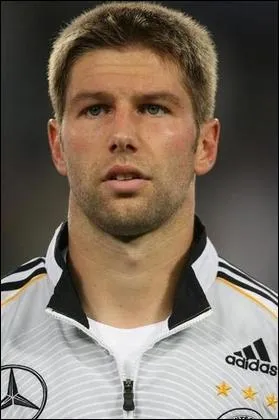 Titulaire en finale de l'Euro 2008 contre l'Espagne, les deux clubs avec lesquels j'ai jou le plus de matchs sont Aston Villa et Stuttgart, je suis . .