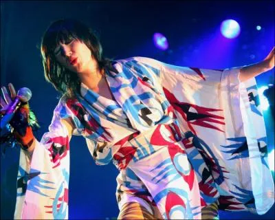 Chanteuse d'origine corenne du groupe de musique Yeah Yeah Yeahs. Elle a t vite remarque pour son style vocal en quelque sorte hystrique, son sens de la mode et sa gestuelle scnique expressive.