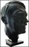  qui appartient ce buste ?