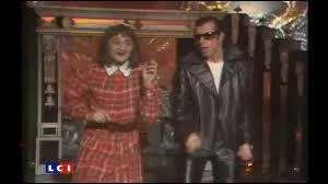 De quelle couleur était la chemise de Sim et Patrick Topaloff ?