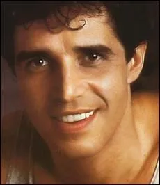 En 1984, Julien Clerc aimait bien voir passer ''La Fille -----------------------'' .