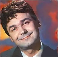 Qui chantait cette chanson en 1966   Ma princesse aux pieds nus tu devrais prendre un bain, mon amour mon bguin, et je serais aux nues ... .   ?