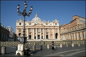 Quel est le nom de la clbre basilique situe au Vatican ?