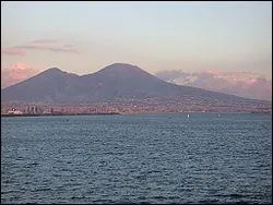 En quelle anne a eu lieu l'ruption du Vsuve qui a dtruit Pompi et Herculanum ?