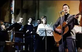  Jsus, Jsus revient, Jsus revient parmi les tiens...  . Quel film d'Etienne Chatiliez fait se rencontrer les Groseille et les Le Quesnoy ?