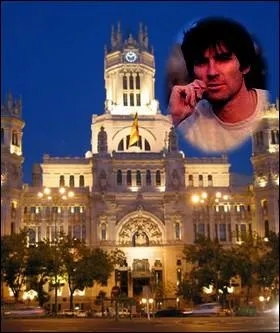 En 1945, il part rejoindre son pre dans quelle ville Espagnole ?