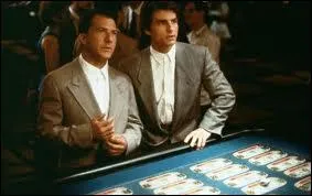 Raymond Babbitt est redoutable au casino, ce qui fait le bonheur de son jeune frre Charlie... Quel est ce film oscaris  4 reprises ?