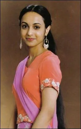 Dans le quatrime film, qui, autre que Parvati, porte cette robe indienne pour le Bal de Nol ?