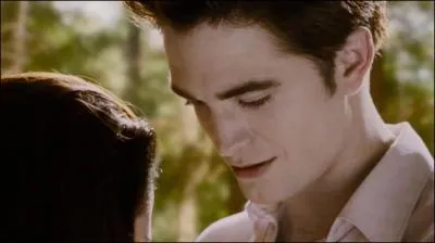 Dans  Tentation , que dit Edward  Bella pour partir ?