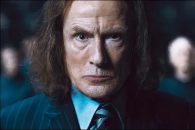 Rufus Scrimgeour est mort car il n'a pas voulu donner d'informations, mais qui l'a tu ?