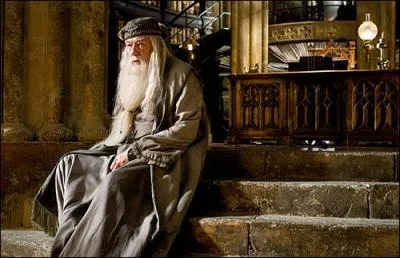 A qui Albus Dumbledore demande-t-il de le tuer pour que Drago Malefoy ne se transforme pas en assassin ?