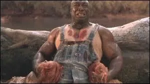 Quel film commence avec cette scne dans laquelle John Coffey pleure parce qu'il n'a pas russi  sauver ces deux petites filles ?