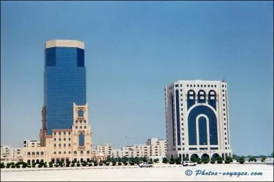 25° 17' N ... 51° 31' E