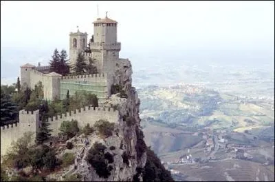 43° 56' N ... 12° 25' E