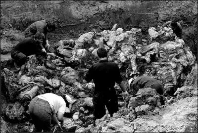Ca ne peut pas arriver en Europe, pensions-nous, nous ne sommes pas des sauvages, pourtant les charniers de Srebrenica ont bien �t� d�couverts ...