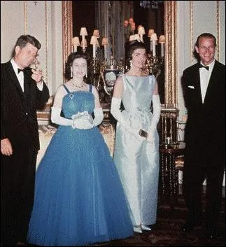 En quelle ann�e Elisabeth II du Royaume uni aura-t-elle cent ans ?