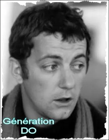 Aprs son service militaire , il travaille comme fleuriste avec sa mre .