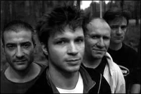 "On devrait encore imprimer le rêve de l'égalité / On n'devrait jamais supprimer celui de la fraternité". Quel groupe affirme ses positions dans "Un jour en France" ?