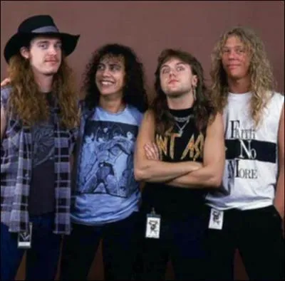 Quels sont les trois titres qui figurent sur leur tout premier single datant de janvier 1984 ?