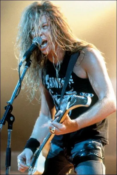 Comment James Hetfield s'est-il cass le poignet  deux reprises ?