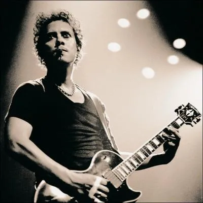 A quel ge Kirk Hammett dbute-t-il l'apprentissage de la guitare ?