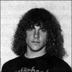 Pourquoi Ron McGovney a-t-il quitt le groupe en 1982 ?