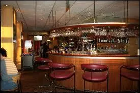 Qui a chant  Bar de l'htel' ?